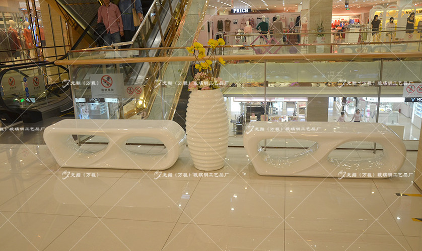 玻璃鋼雕塑用什么材料構(gòu)成？